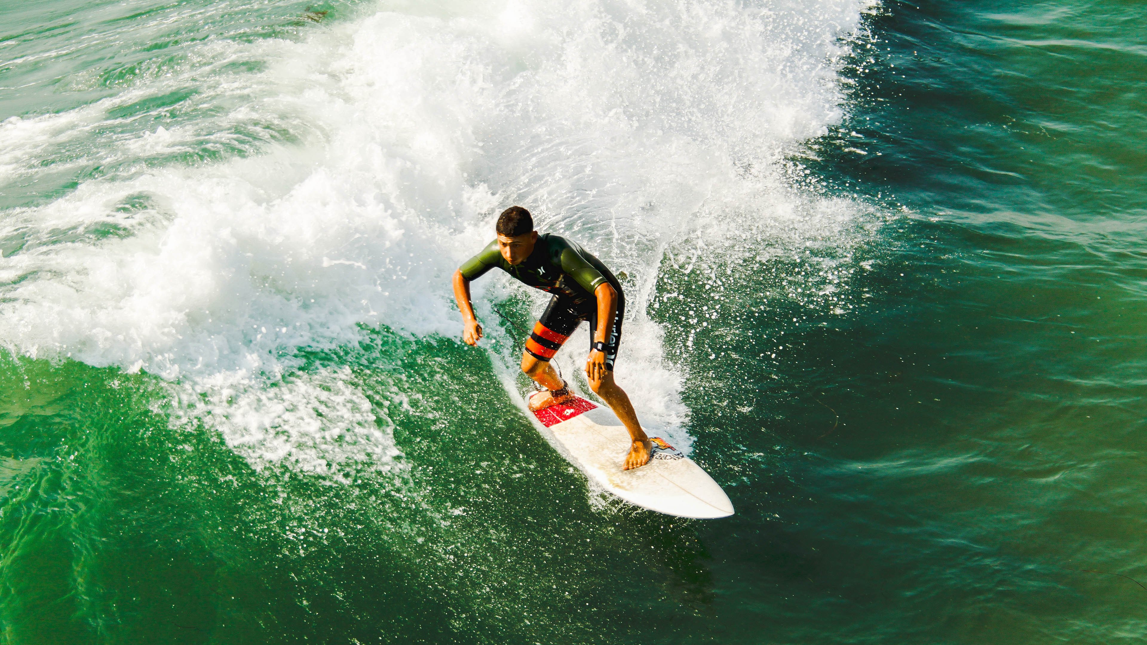 冰与火之歌,足球世界中的平凡之光与巨星舞台